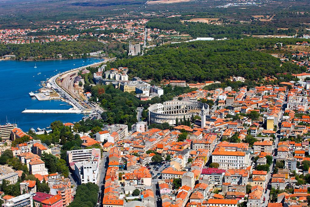 Guest House Hotel Riviera Pula Dış mekan fotoğraf